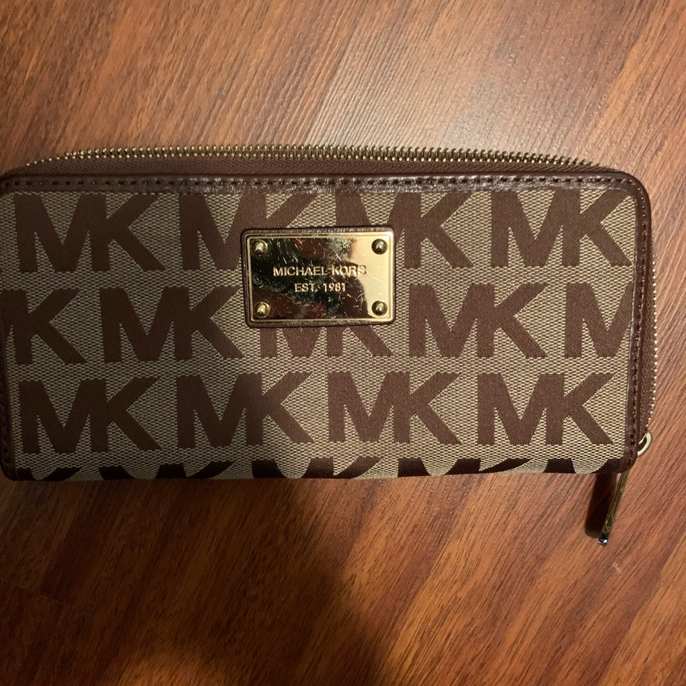 Michael Kors logo wallet